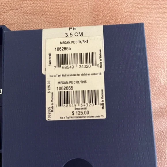 Earrings, Swarovski. Teardrop shape with opal stones in center - Picture 4 of 4